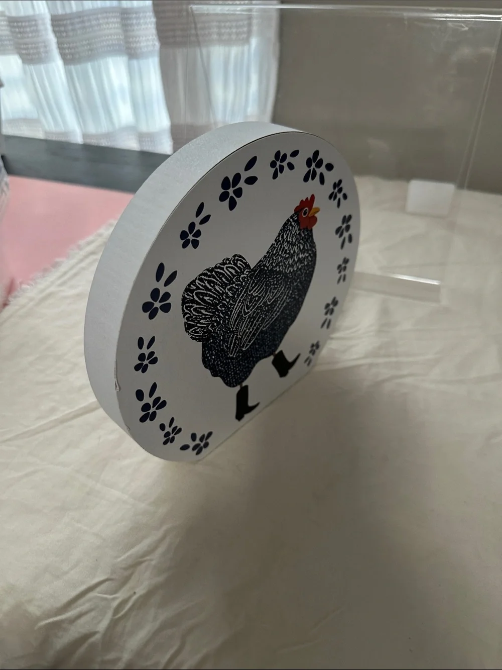 Wood Chicken Decor and 5 pack square storage containers with lids NWT